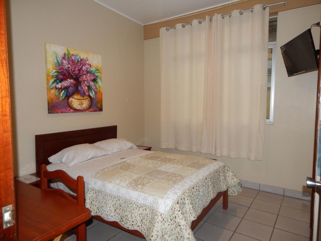 Hotel Suyox Tarapoto Quarto foto
